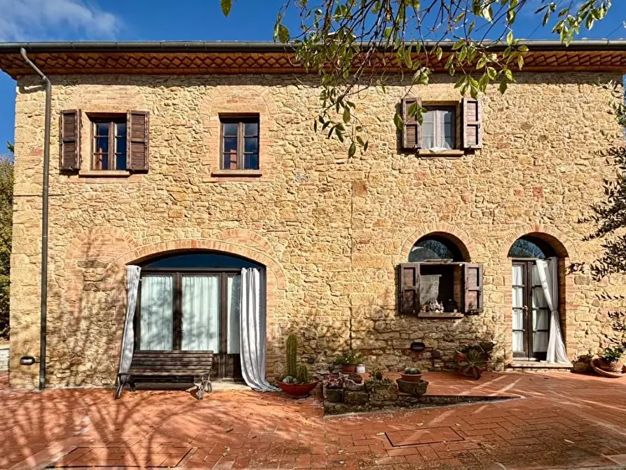 Immagine 1 di Casa colonica in vendita  a Volterra