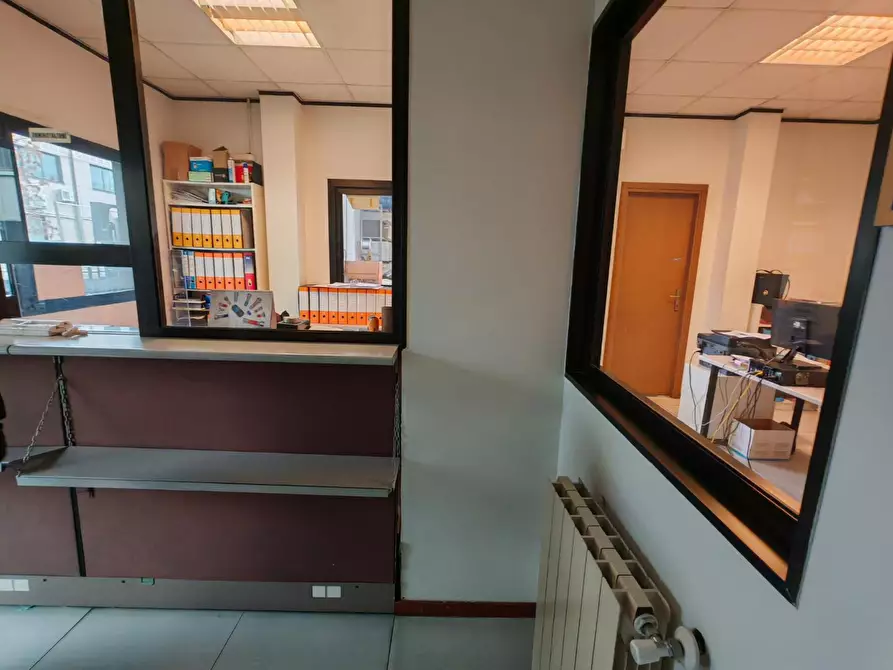 Immagine 5 di Attività artigianale in affitto  a Carrara