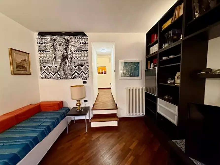 Immagine 9 di Appartamento in vendita  a Siena