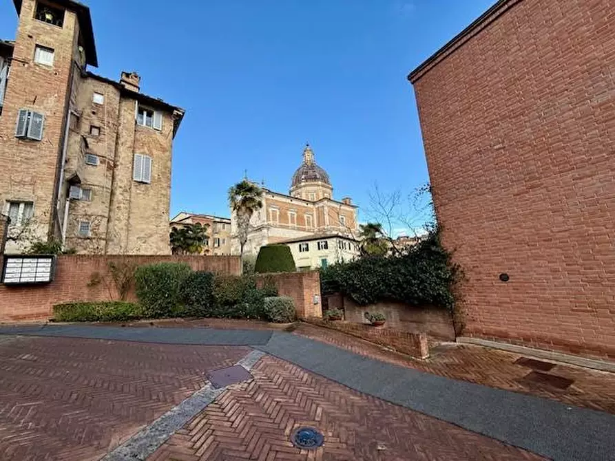 Immagine 17 di Appartamento in vendita  a Siena