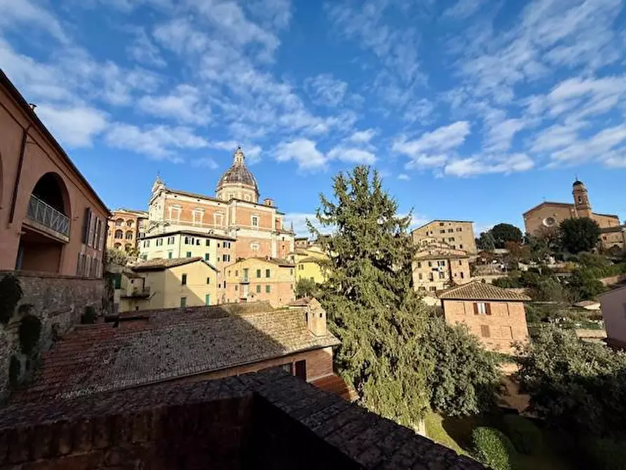 Immagine 3 di Appartamento in vendita  a Siena