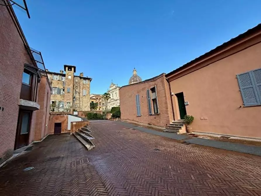 Immagine 16 di Appartamento in vendita  a Siena