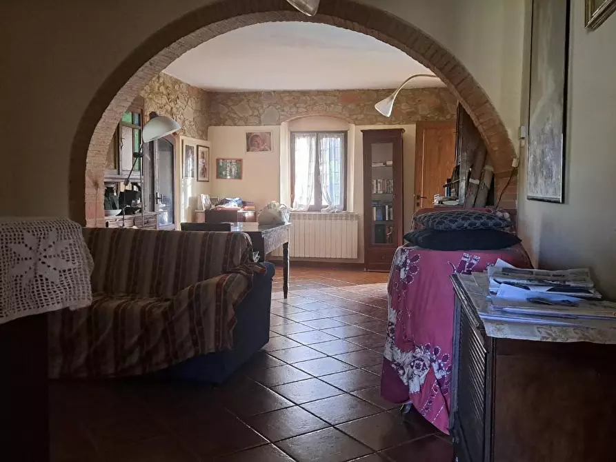 Immagine 2 di Casa colonica in vendita  a Peccioli