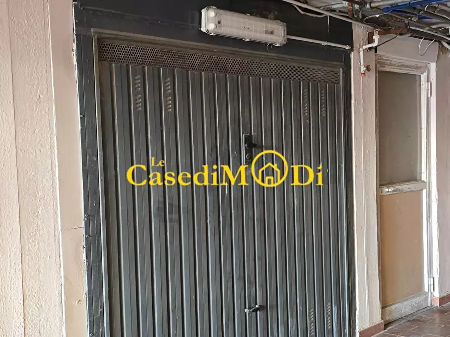 Immagine 2 di Garage in vendita  a Collesalvetti