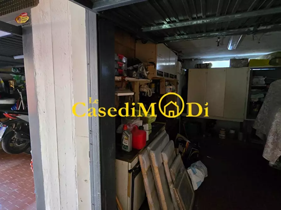 Immagine 4 di Garage in vendita  a Collesalvetti