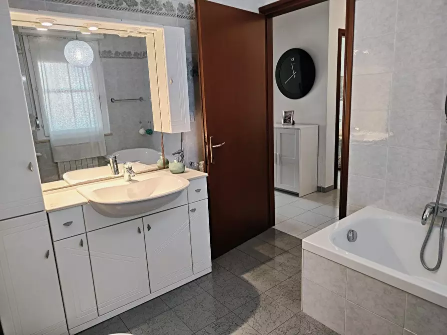 Immagine 37 di Appartamento in vendita  a Livorno