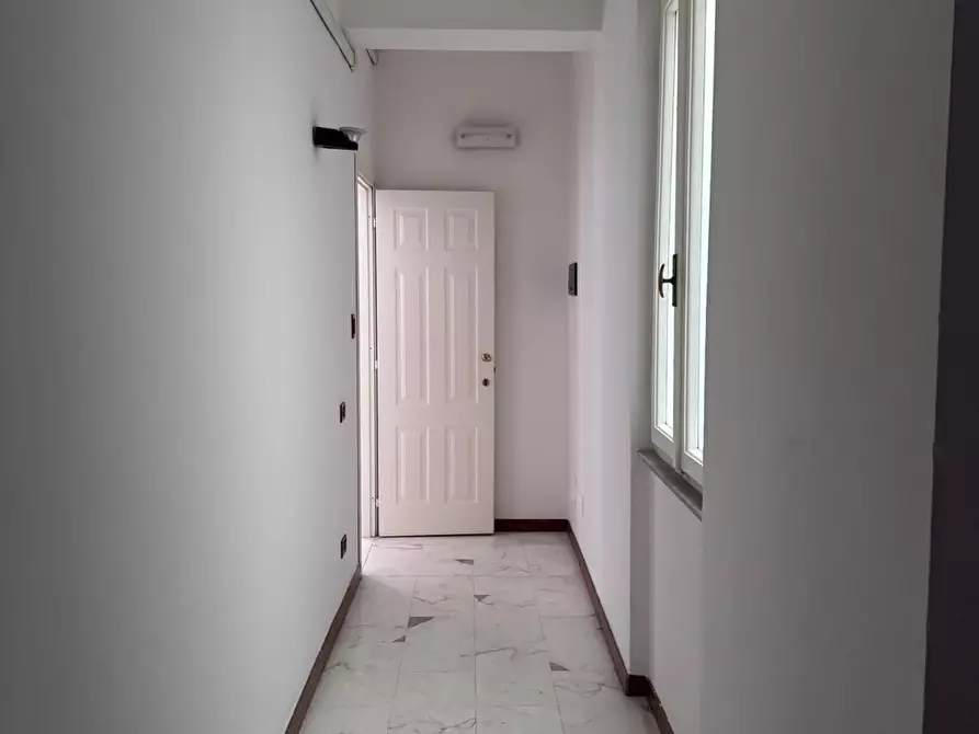 Immagine 7 di Ufficio in vendita  a Massa