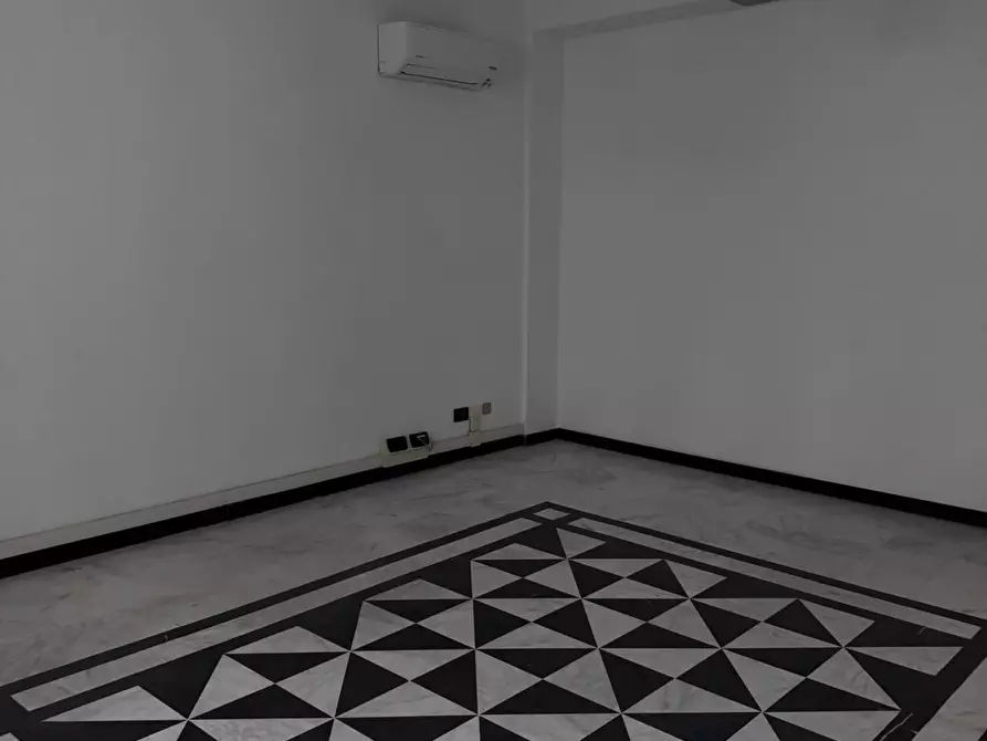 Immagine 1 di Ufficio in vendita  a Massa