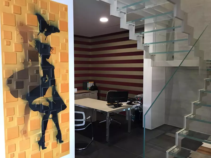 Immagine 1 di Attività artigianale in vendita  a Massa