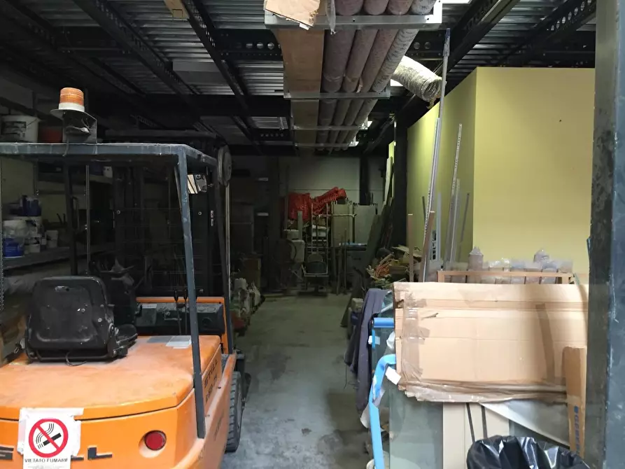 Immagine 4 di Attività artigianale in vendita  a Massa