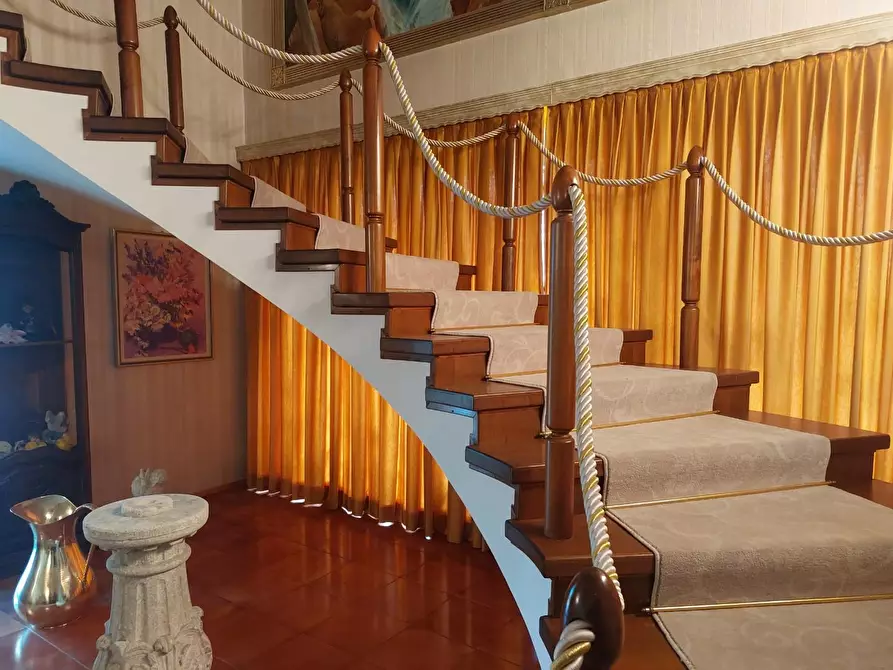 Immagine 3 di Villa in vendita  a Vinci