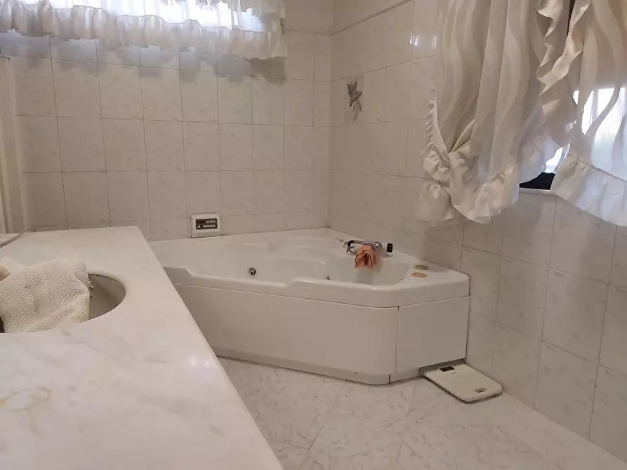 Immagine 31 di Villa in vendita  a Vinci