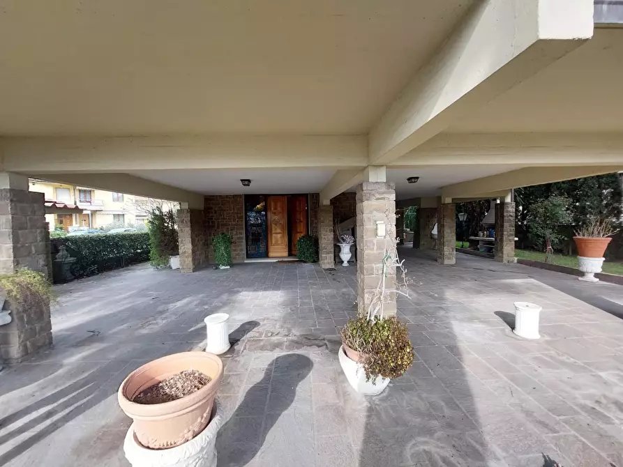 Immagine 2 di Villa in vendita  a Vinci