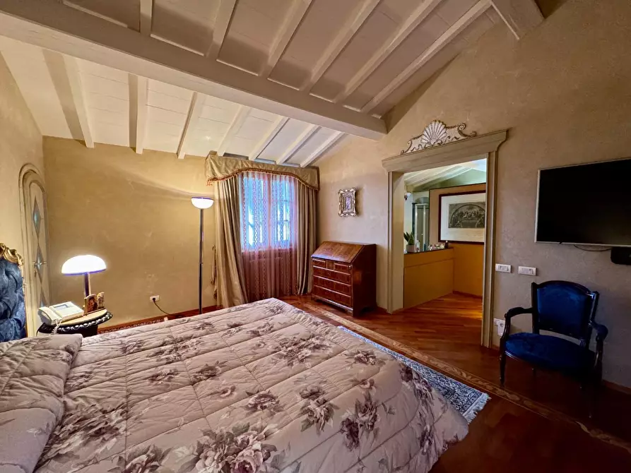 Immagine 34 di Villa in vendita  a Fucecchio