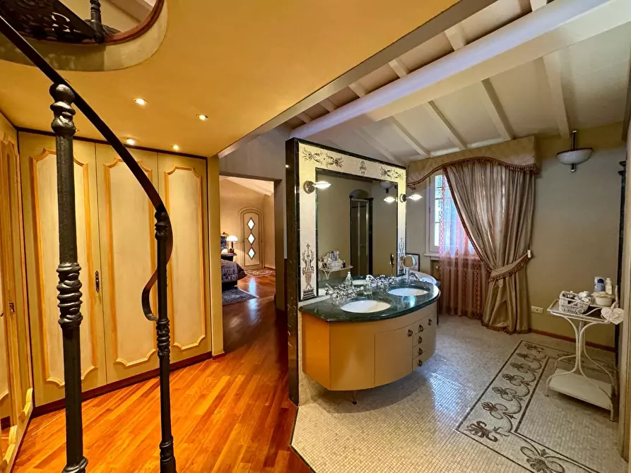 Immagine 38 di Villa in vendita  a Fucecchio