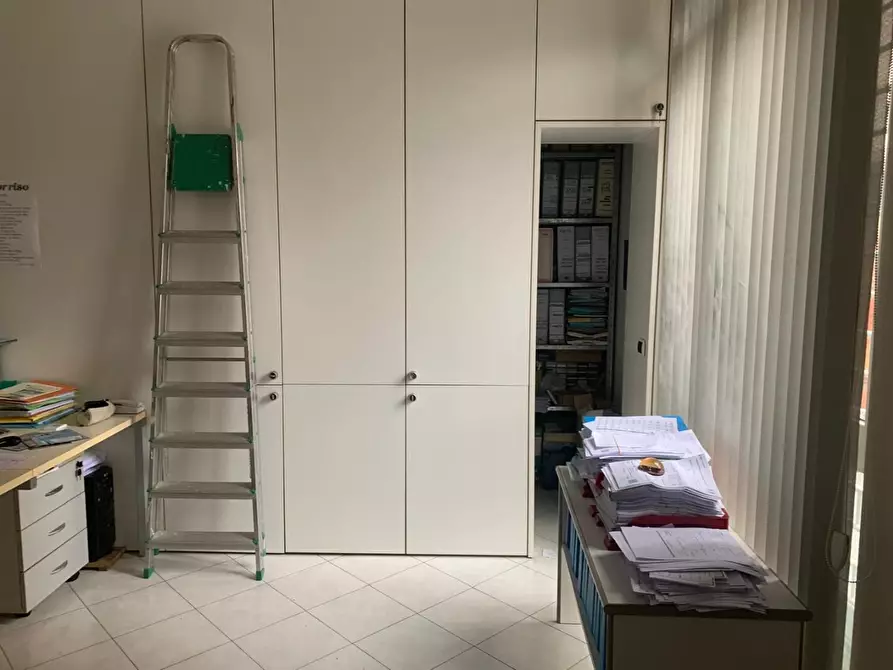 Immagine 7 di Ufficio in vendita  a Livorno