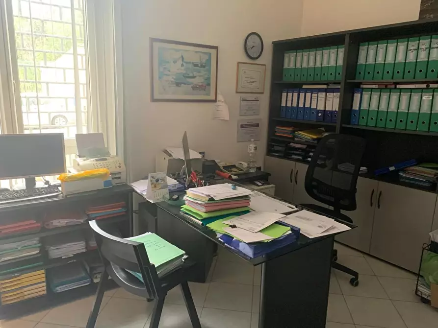Immagine 9 di Ufficio in vendita  a Livorno