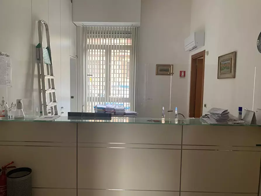 Immagine 3 di Ufficio in vendita  a Livorno