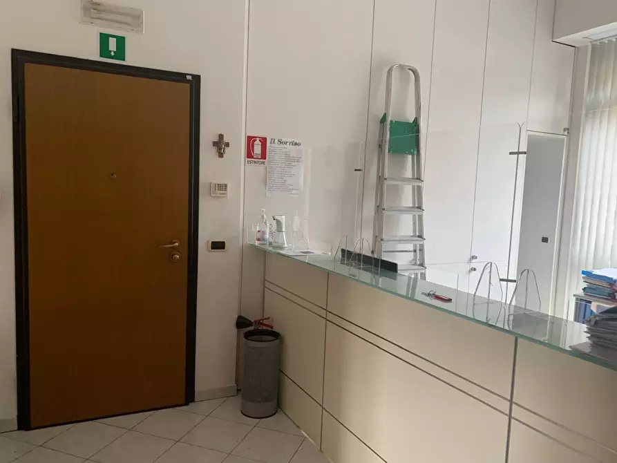 Immagine 5 di Ufficio in vendita  a Livorno