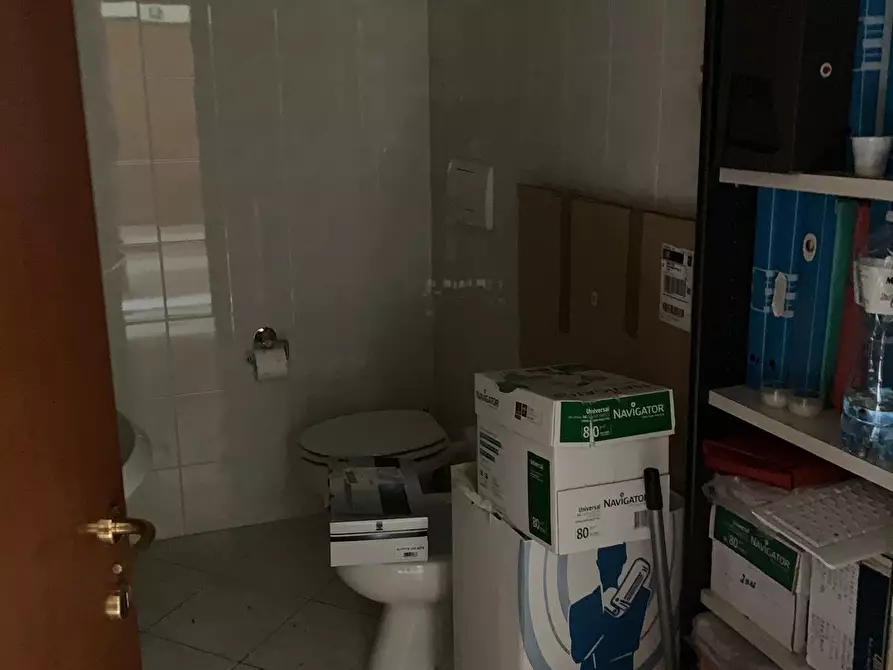 Immagine 12 di Ufficio in vendita  a Livorno