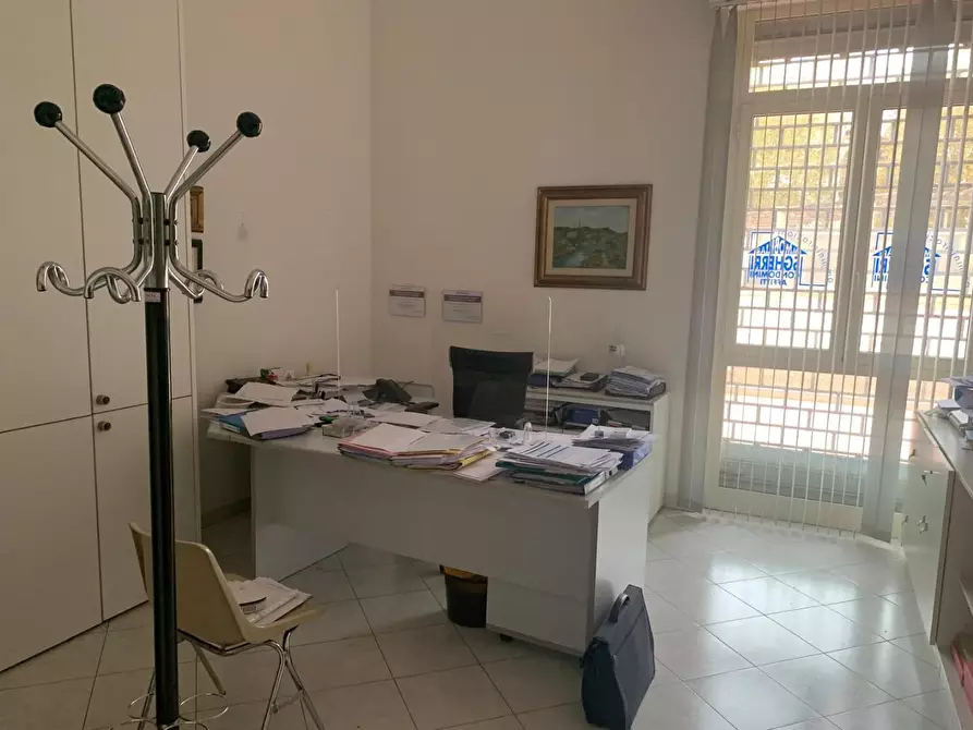 Immagine 10 di Ufficio in vendita  a Livorno