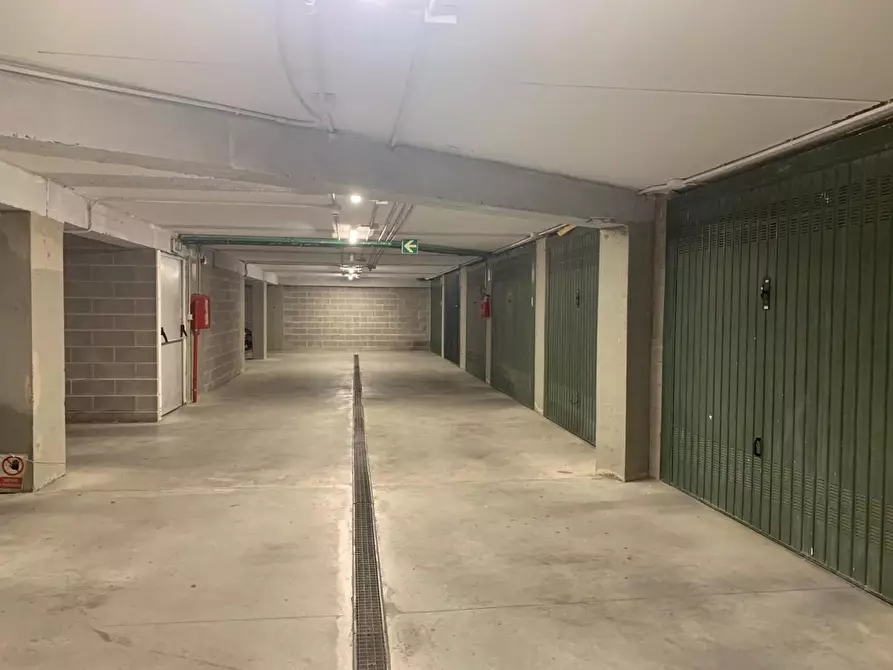 Immagine 13 di Ufficio in vendita  a Livorno