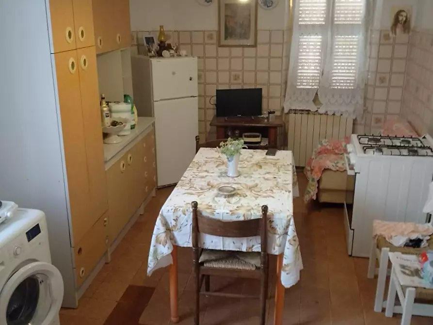 Immagine 1 di Appartamento in vendita  a Carrara