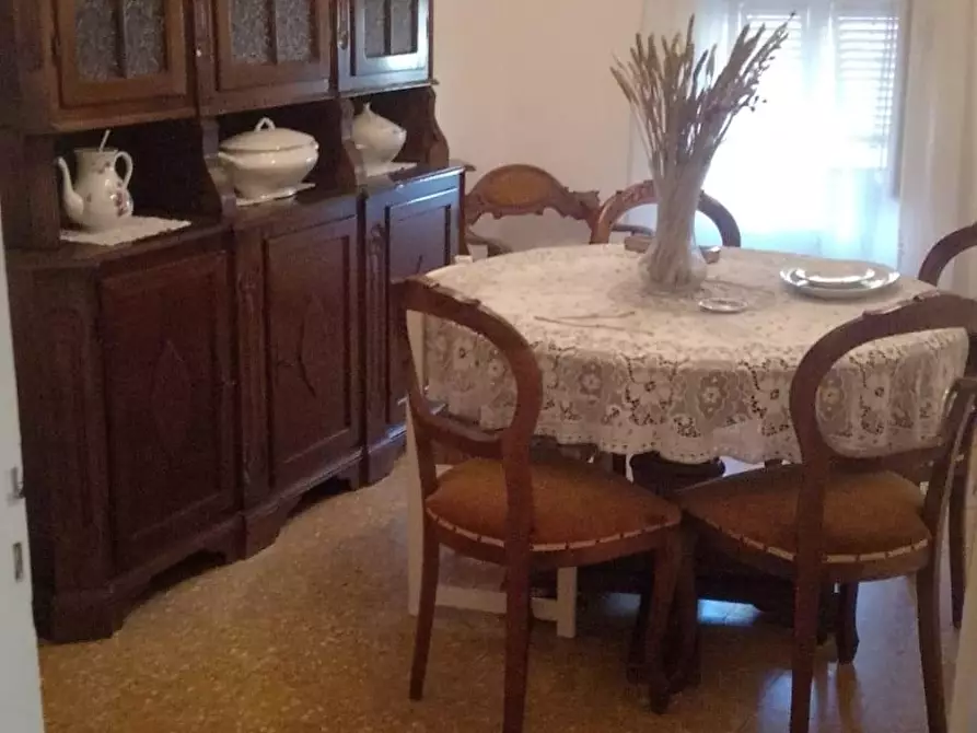 Immagine 12 di Appartamento in vendita  a Carrara