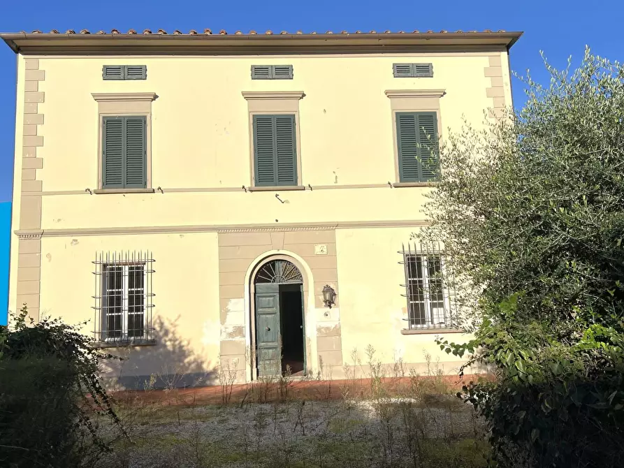 Immagine 1 di Villa in vendita  a Cascina