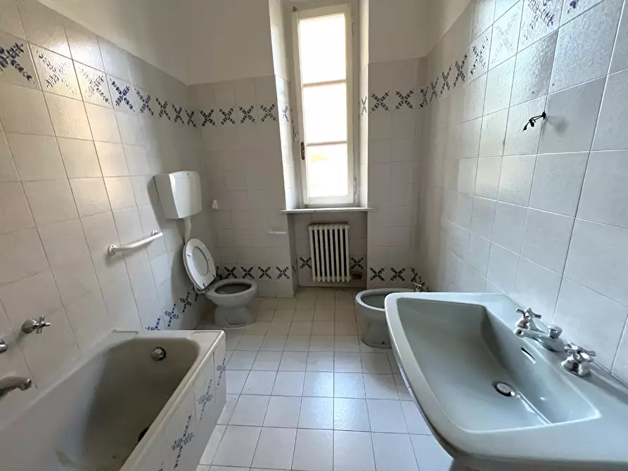 Immagine 9 di Villa in vendita  a Cascina