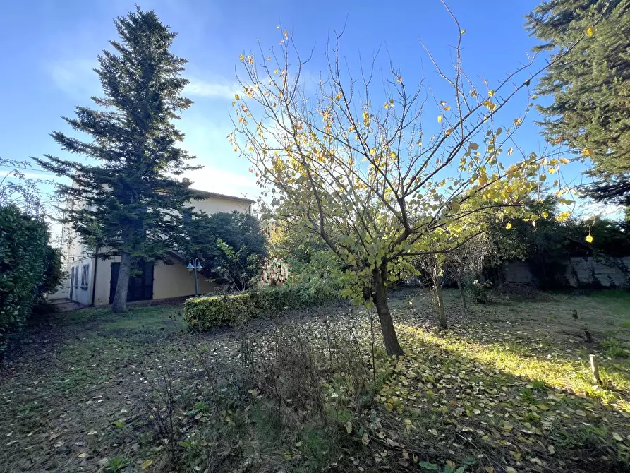 Immagine 2 di Villa in vendita  a Cascina