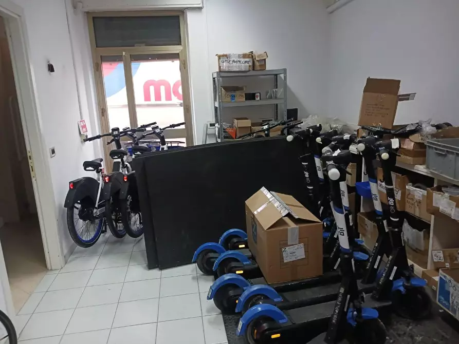 Immagine 3 di Locale commerciale in affitto  a Pisa