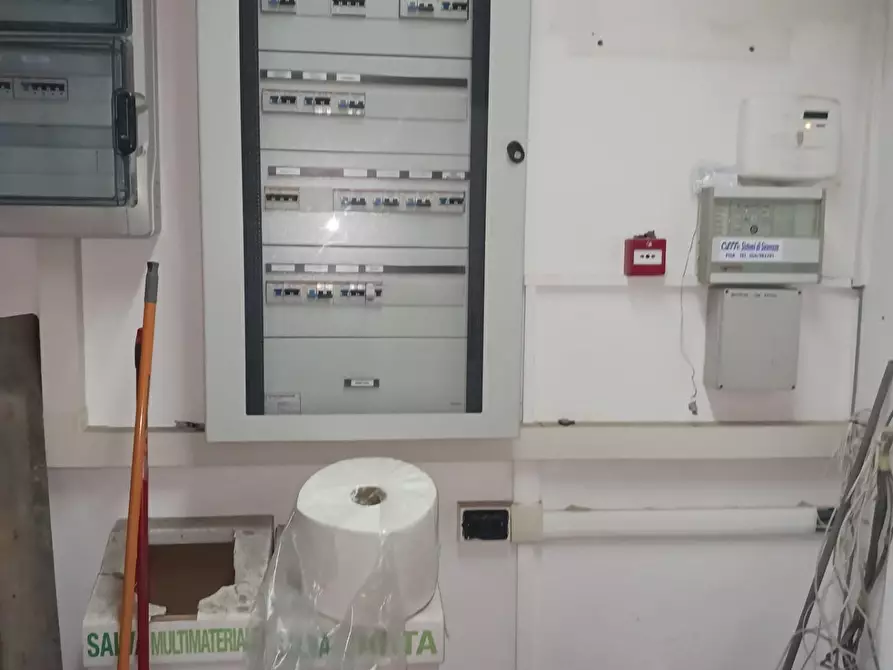 Immagine 4 di Locale commerciale in affitto  a Pisa