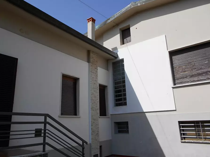 Immagine 46 di Villa in vendita  a Castelfranco Di Sotto