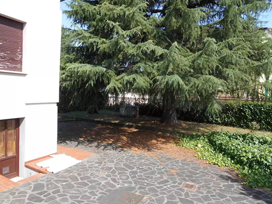 Immagine 11 di Villa in vendita  a Castelfranco Di Sotto