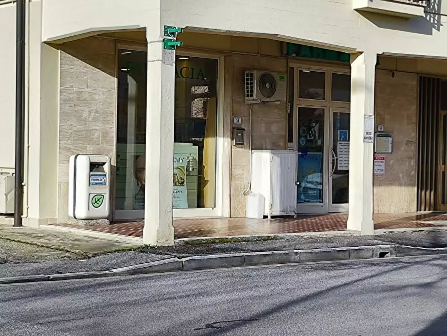 Immagine 1 di Negozio in affitto  a Castelfranco Di Sotto