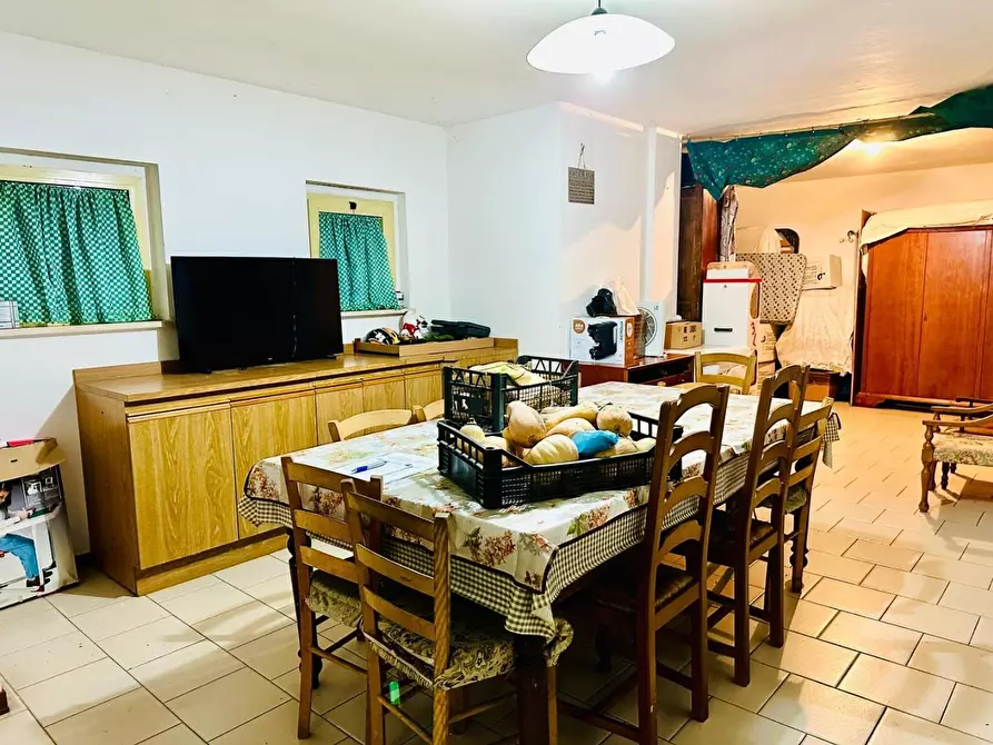 Immagine 3 di Magazzino in vendita  a Siena