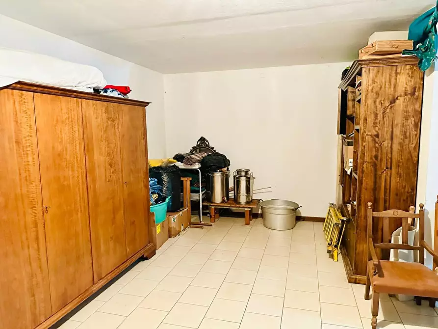 Immagine 5 di Magazzino in vendita  a Siena