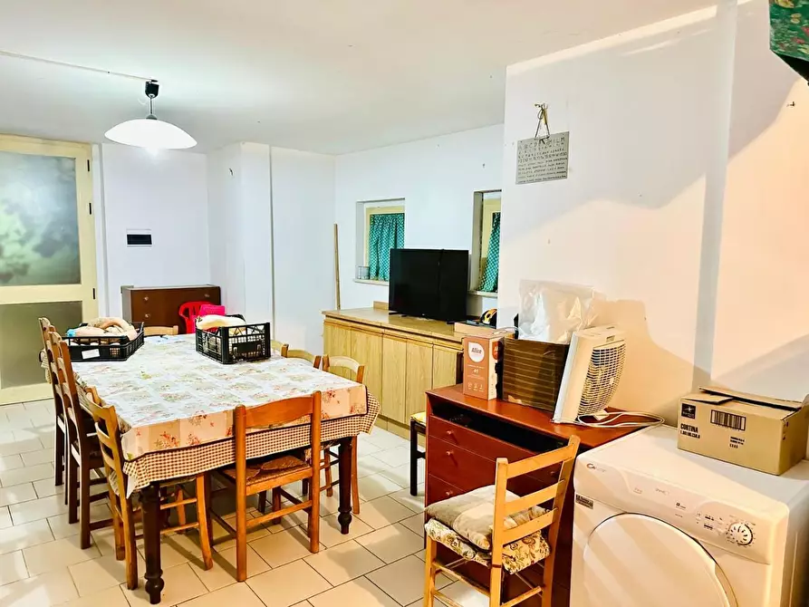 Immagine 1 di Magazzino in vendita  a Siena