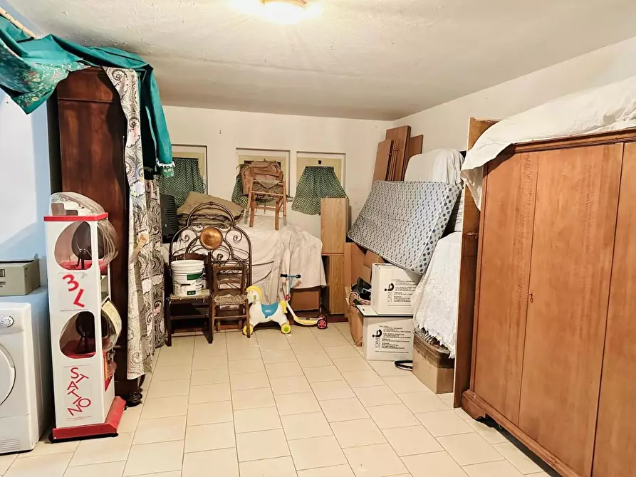 Immagine 4 di Magazzino in vendita  a Siena