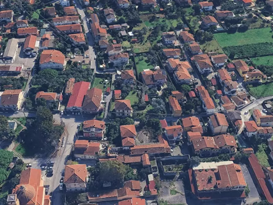 Immagine 1 di Magazzino in vendita  a Massa