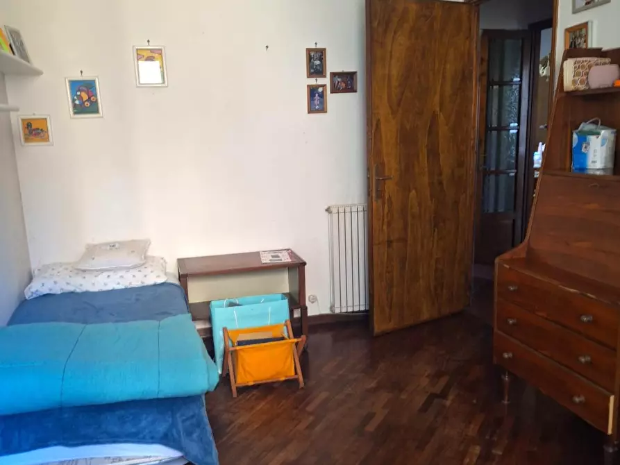 Immagine 11 di Appartamento in vendita  a Lucca