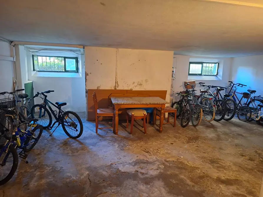 Immagine 18 di Appartamento in vendita  a Lucca