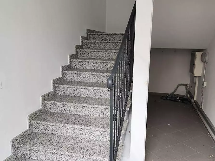 Immagine 8 di Attività artigianale in affitto  a Santa Croce Sull'arno