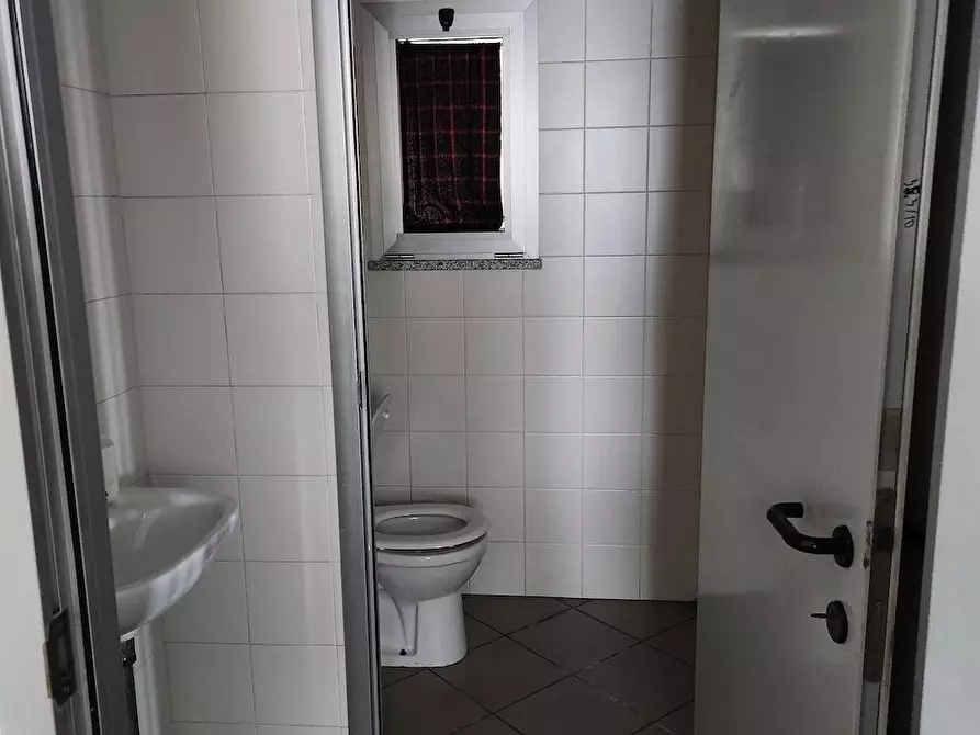 Immagine 7 di Attività artigianale in affitto  a Santa Croce Sull'arno