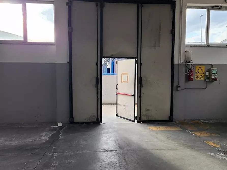 Immagine 3 di Attività artigianale in affitto  a Santa Croce Sull'arno