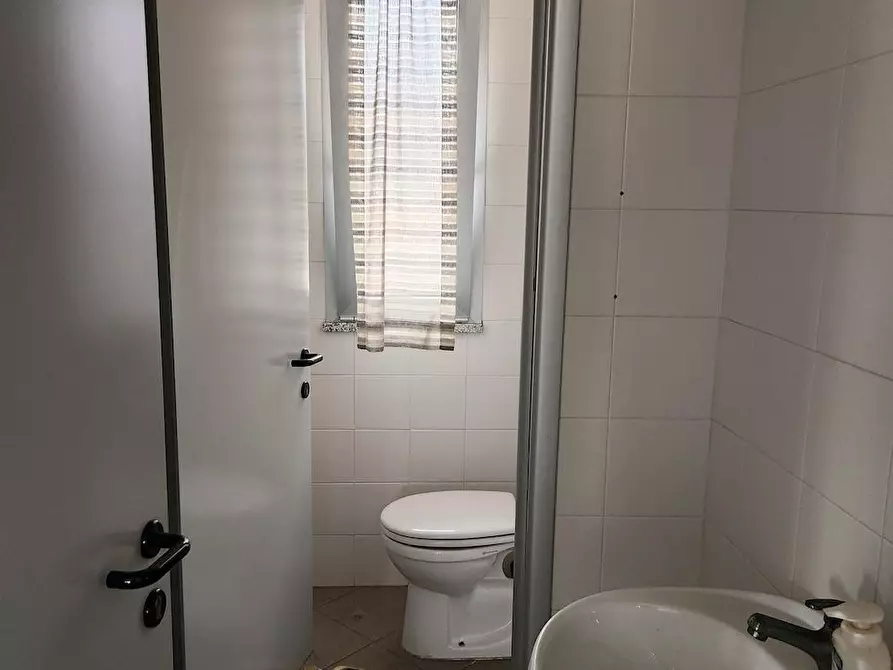 Immagine 10 di Attività artigianale in affitto  a Santa Croce Sull'arno