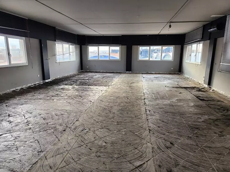 Immagine 11 di Attività artigianale in affitto  a Santa Croce Sull'arno