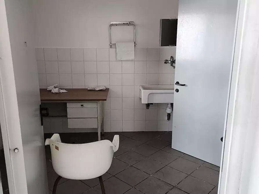 Immagine 5 di Attività artigianale in affitto  a Santa Croce Sull'arno