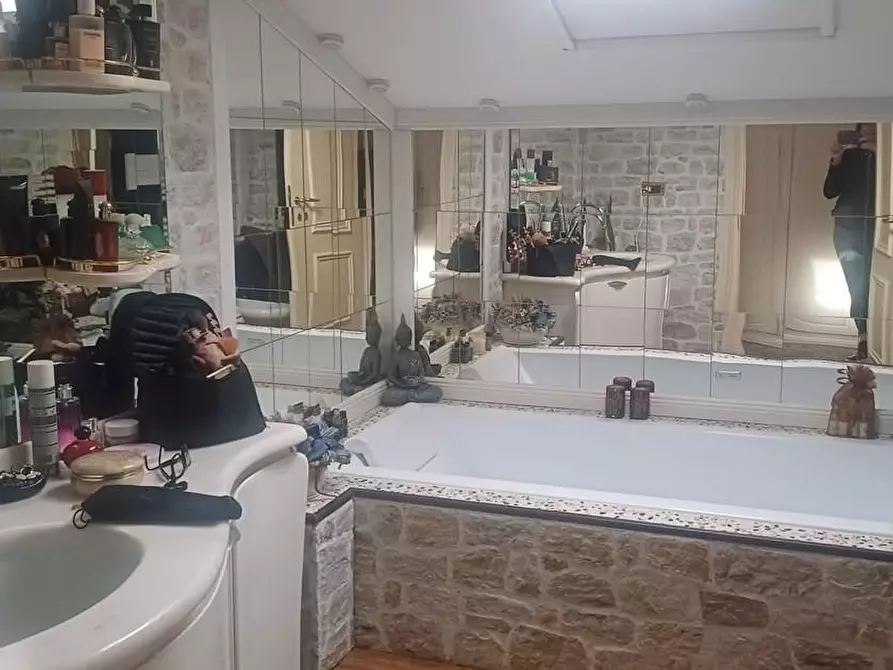 Immagine 20 di Appartamento in vendita  a Carrara